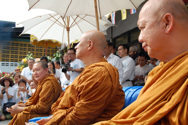 -เดินมาหน้าพิธี-10.jpg