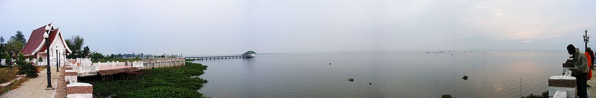 1200px-Phayao-Lake.jpg
