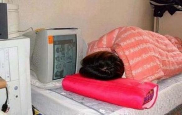 นอนดูทีวี.jpg