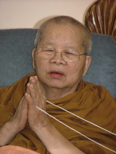 หลวงปู่จันทา ถาวโร.jpg
