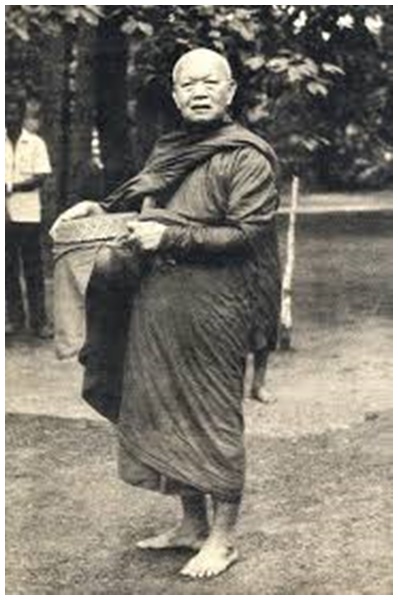 หลวงปู่ฝั้น อาจาโร (10).jpg