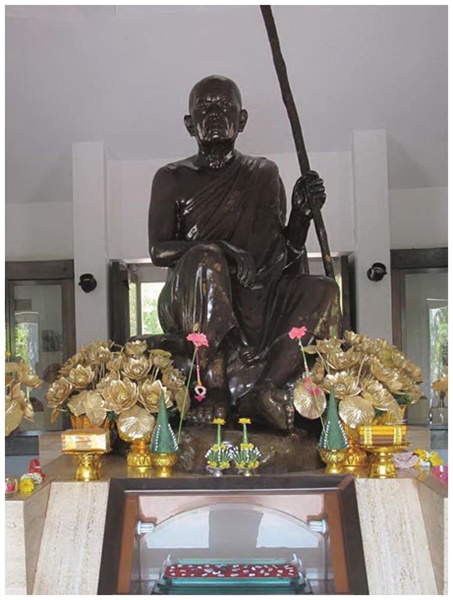 พระอาจารย์ฝั้น อาจาโร (2).jpg