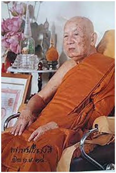 หลวงปู่เทสก์ เทสรังสี (7).jpg